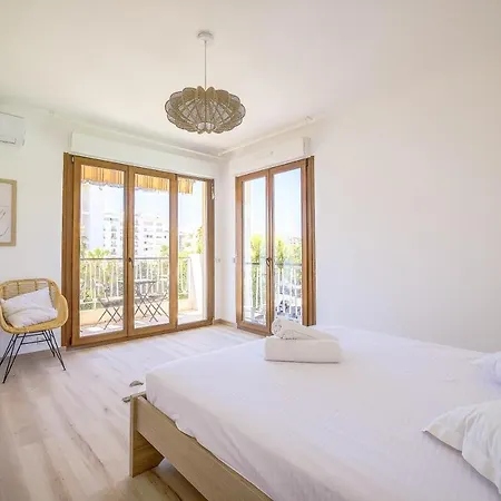 アパート Sublime Two Bedroom With Terrace カンヌ