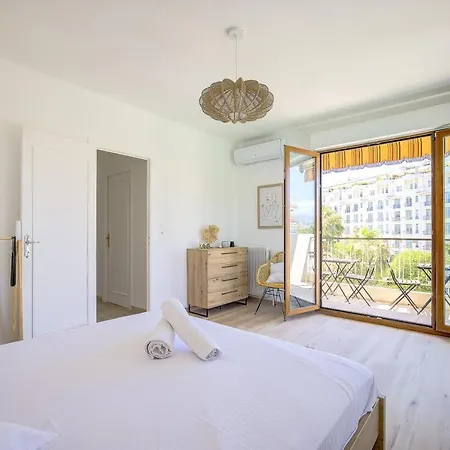 Sublime Two Bedroom With Terrace